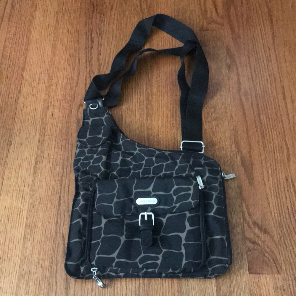 Cross body Baggallini purse